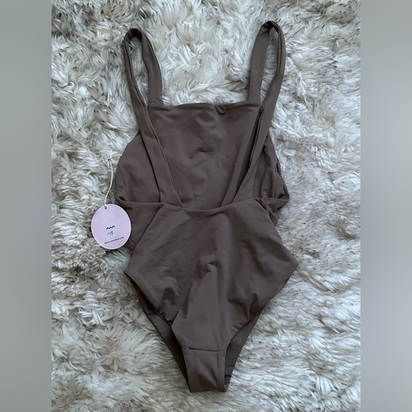 NWT Rose Lion taupe one piece - Picture 3 of 4